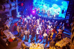 Новогодняя вечеринка "В кругу друзей"для сотрудников концерна "Крост" в клубе "ICON"
